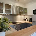 Charming 2 Bedroom With Terrace Appartement *