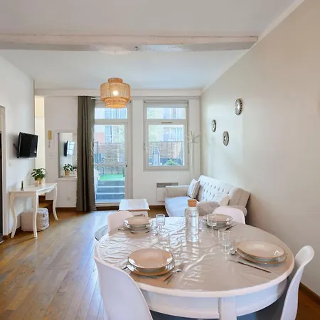 דירה Charming 2 Bedroom With Terrace ליל