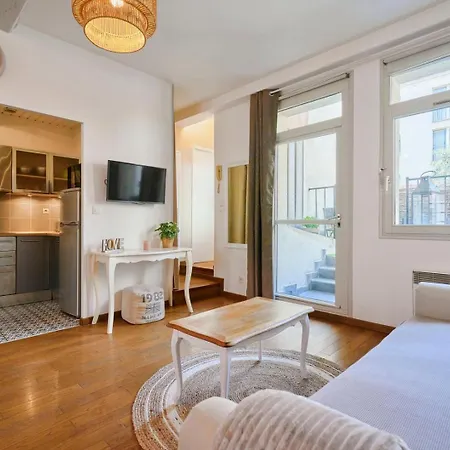 Charming 2 Bedroom With Terrace ליל