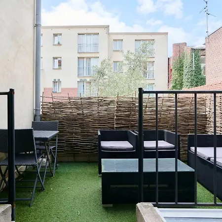 Charming 2 Bedroom With Terrace דירה ליל