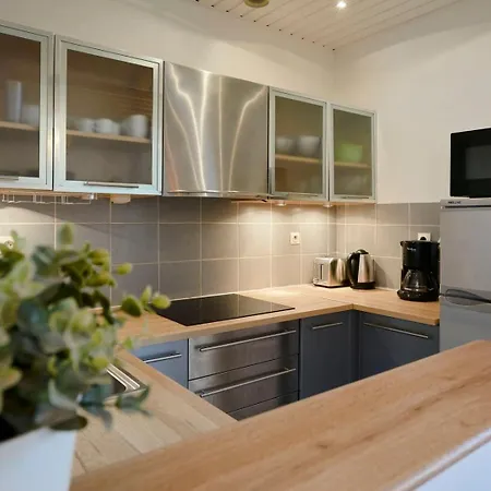 Charming 2 Bedroom With Terrace דירה *