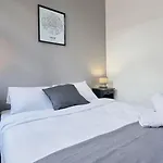 Apartment Charming 2 Bedroom With Terrace *