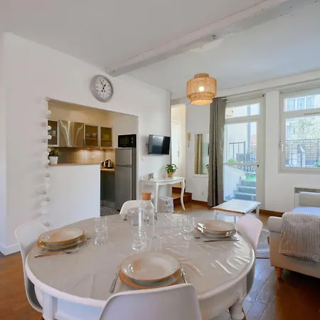Charming 2 Bedroom With Terrace Apartament *