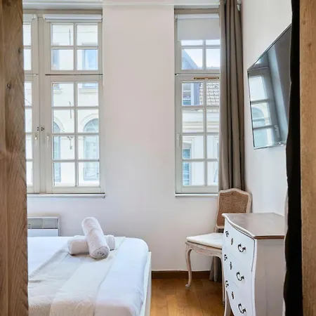 Charming 2 Bedroom With Terrace Apartament