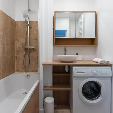 Charming 2 Bedroom With Terrace Apartament *