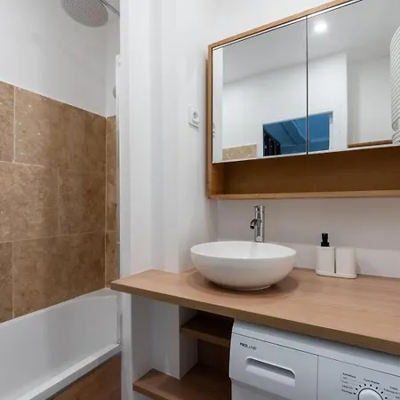 Charming 2 Bedroom With Terrace Apartamento