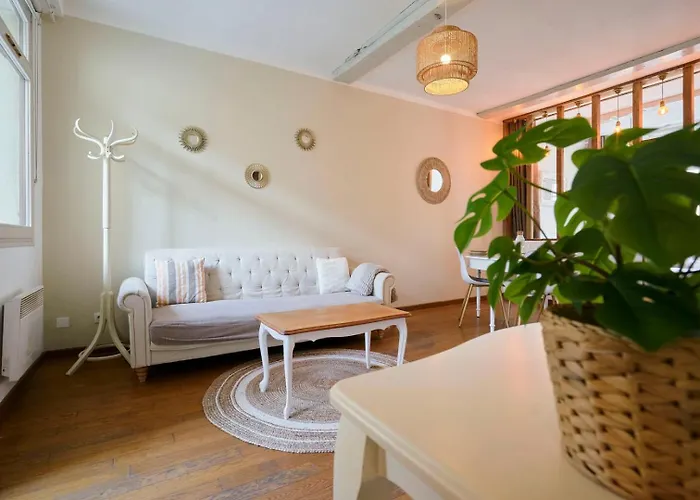 Charming 2 Bedroom With Terrace Appartamento