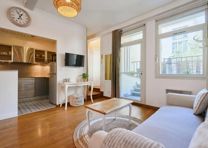 Charming 2 Bedroom With Terrace Lilla