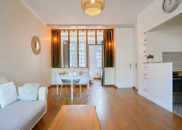 Charming 2 Bedroom With Terrace Lilla