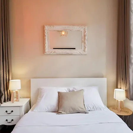 Charming 2 Bedroom With Terrace Apartman